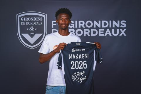 Emilien Makagni signe son premier contrat professionnel (Août 2023)