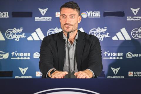 Albert Riera en conférence de presse