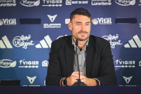 Albert Riera en conférence de presse