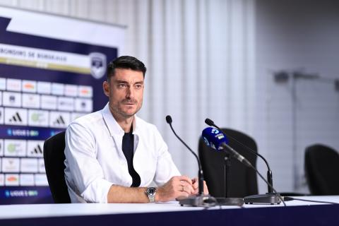 Albert Riera en conférence de presse après Bordeaux-Angers (janvier 2024)